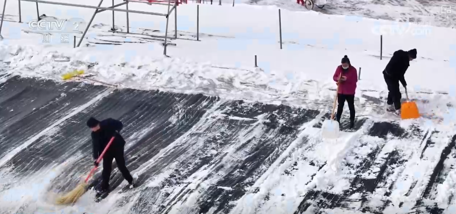 清扫、巡逻、走访……各部门协力应对风雪保障道路畅通与群众生产生活(图15)