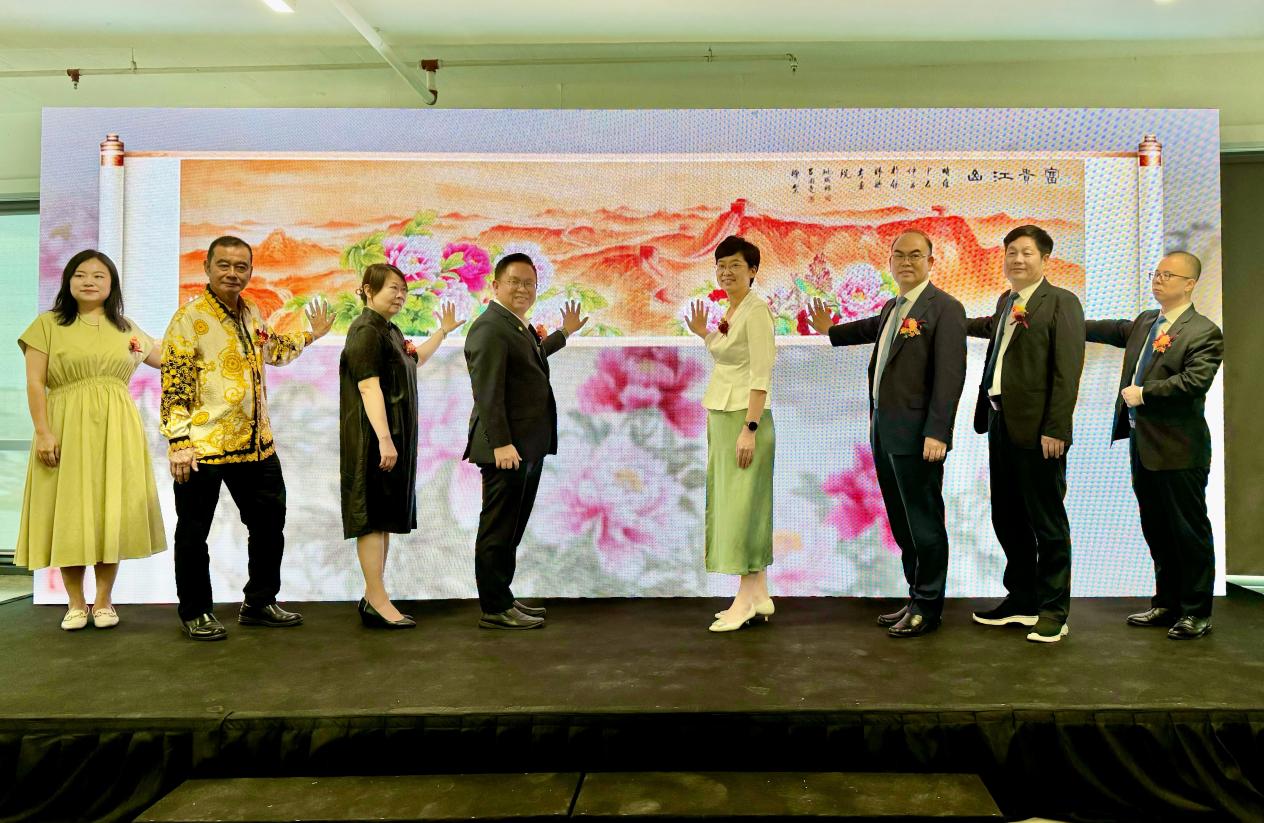 菏澤巨野工筆牡丹畫全球巡展吉隆坡溫情開展(图1)