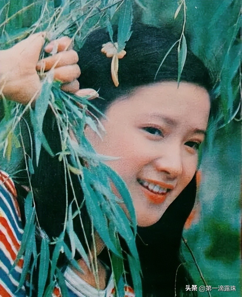 何晴告别仪式影迷现场送别儿子许何追忆母亲许亚军疑似现身(图5)