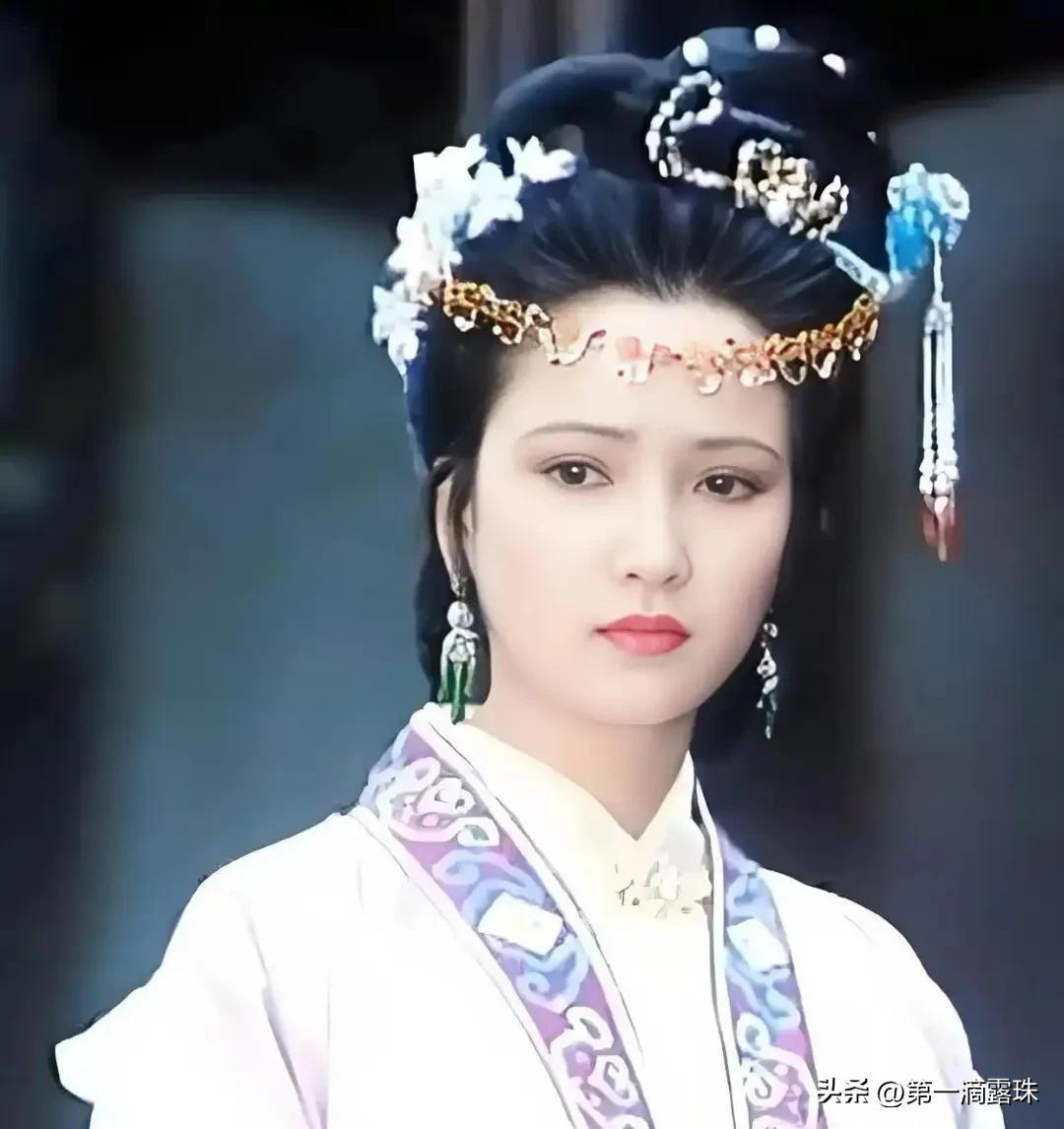 何晴告别仪式影迷现场送别儿子许何追忆母亲许亚军疑似现身(图12)