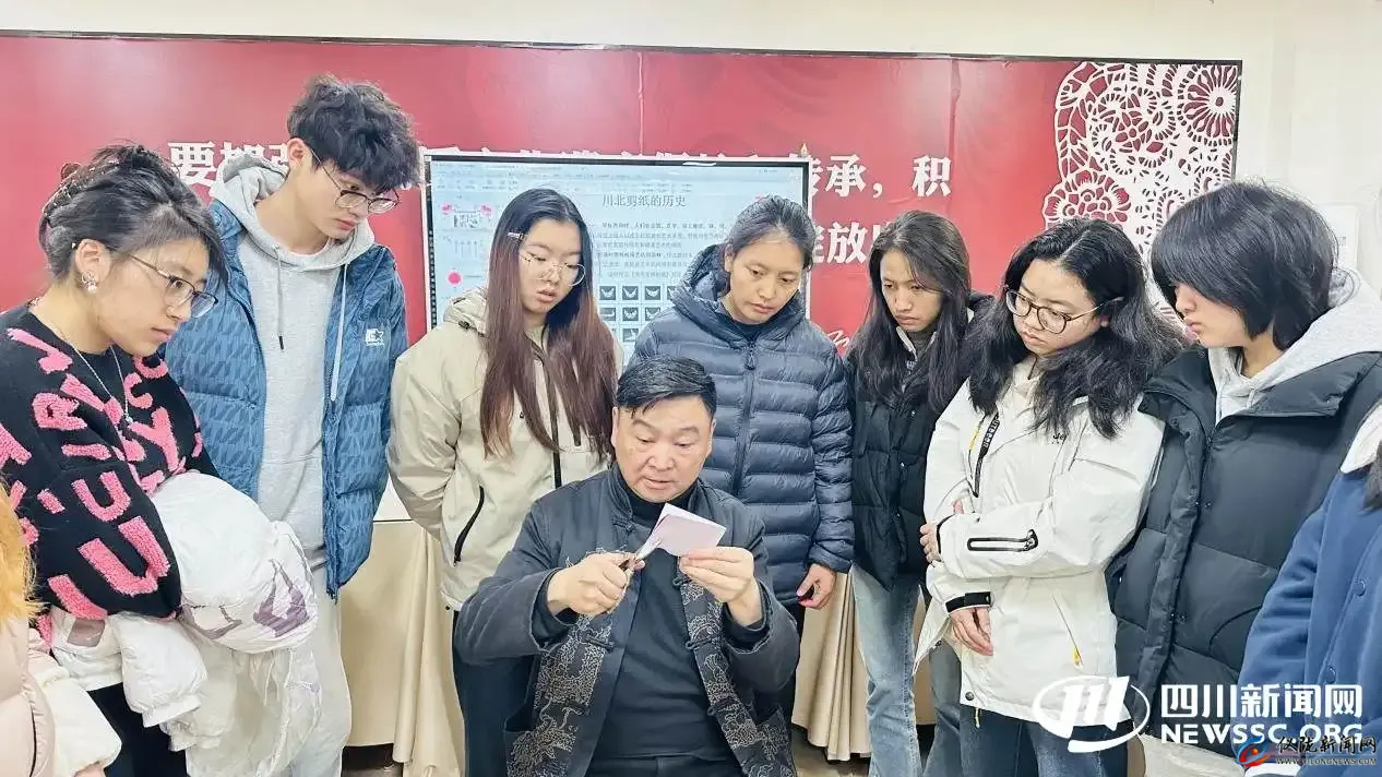 一把剪刀裁千年他把纸“剪”成非遗(图1)