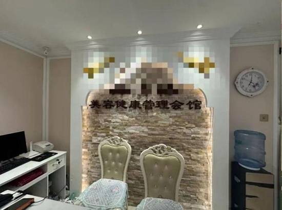 七旬老太在美容院9年花315万家底全没了……(图1)