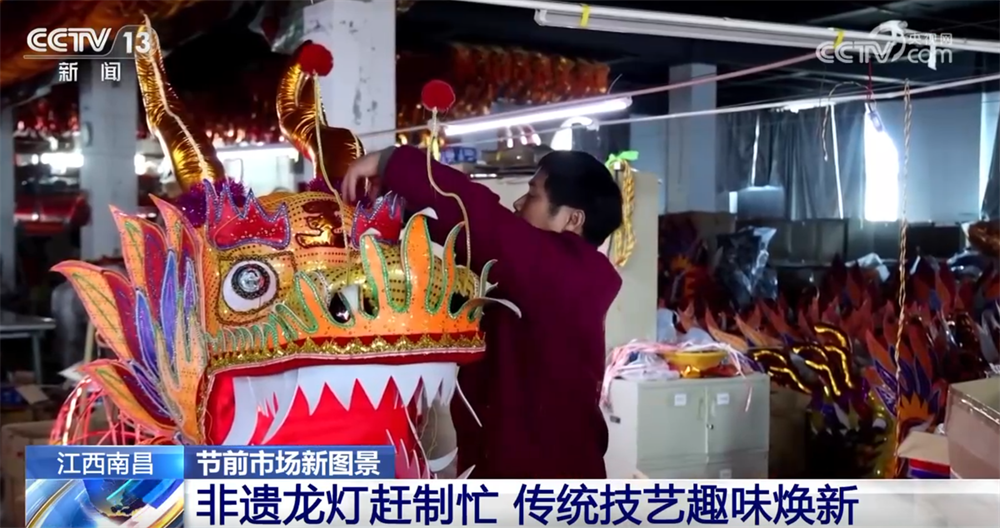 年宵花“上新”争奇斗艳持续热销传统技艺趣味焕新“点亮”节前市场新图景(图4)