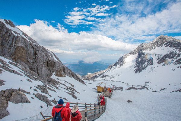 云南口碑好的旅行社TOP10靠谱旅行社｜从资质售后口碑全测评!(图1)