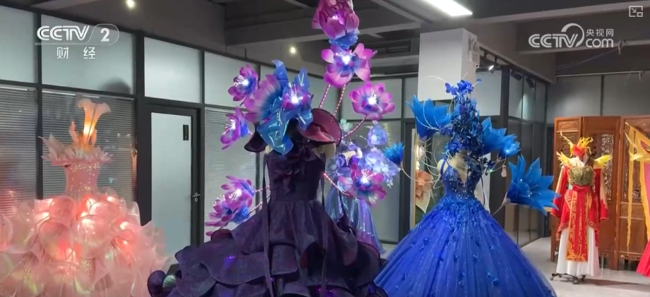 年味浓、消费旺!鲜花、美食、花灯……订单爆满“年经济”新意十足亮点多(图12)